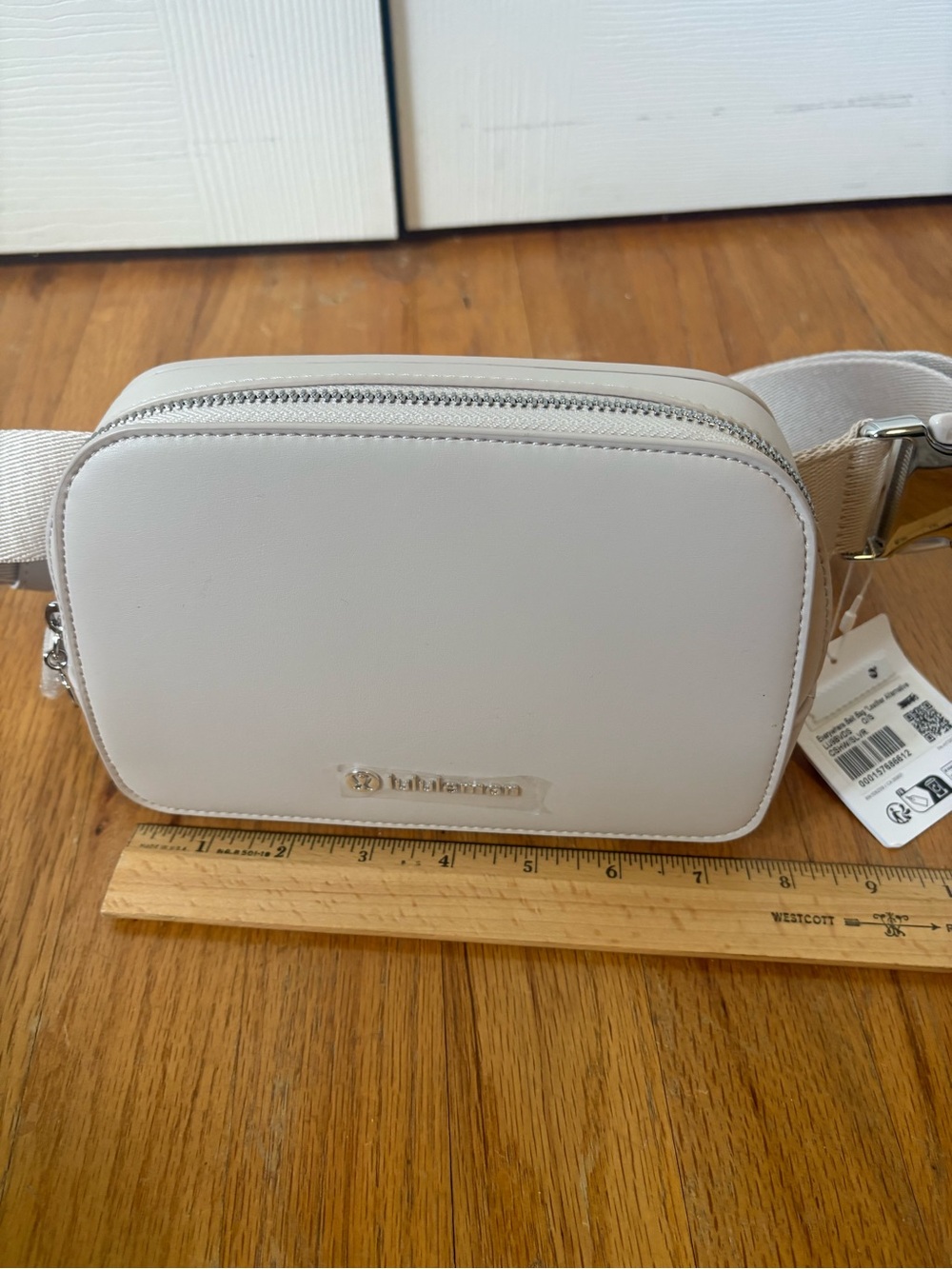 Lululemon Everywhere Belt Bag/Leather Alternative - Picture 5 of 8